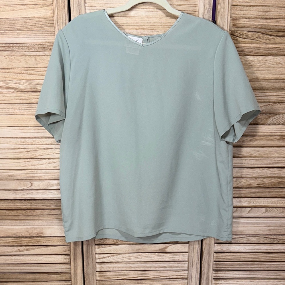 Kathie Lee Collection Sage Short Sleeve Should Pads Blouse Size XL 16/18